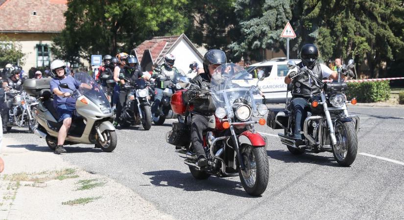 Motorbőgés, benzingőz és közösségi élmény Jánosházán – negyedszerre is motoros fesztivál (fotók)