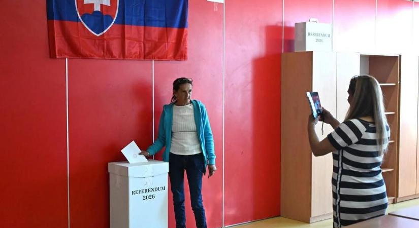 Intő jel a szlovák ellenzéknek a népszavazás kudarca, Robert Ficót még korai lenne leírni