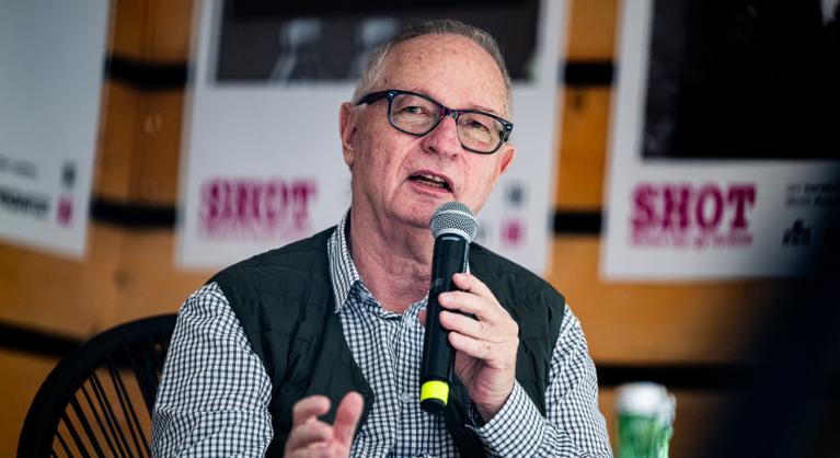 Titkos listára tették a magyar írót, miközben Párizsban komplett akták tűntek el előle