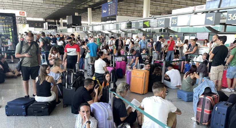 Lezárták a cataniai repteret: Kilenc órája vesztegel a Ryanair Budapestre tartó gépe Szicíliában