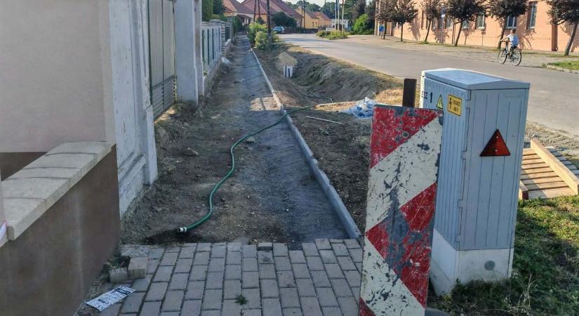 Járdákat újít fel a kapuvári önkormányzat, a lakók türelmét kérik