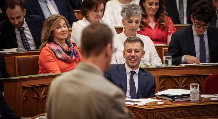 Drónvideón Áder János állítólagos villája, Magyar Péter benyújtotta az Alaptörvény-módosítást – itt a HVG hírpodcast