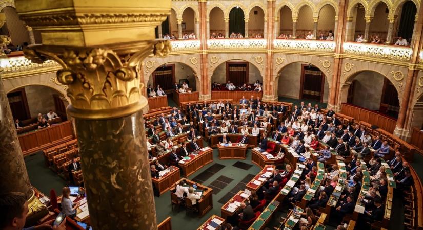 Magyar Péter nélkül ül össze a parlament