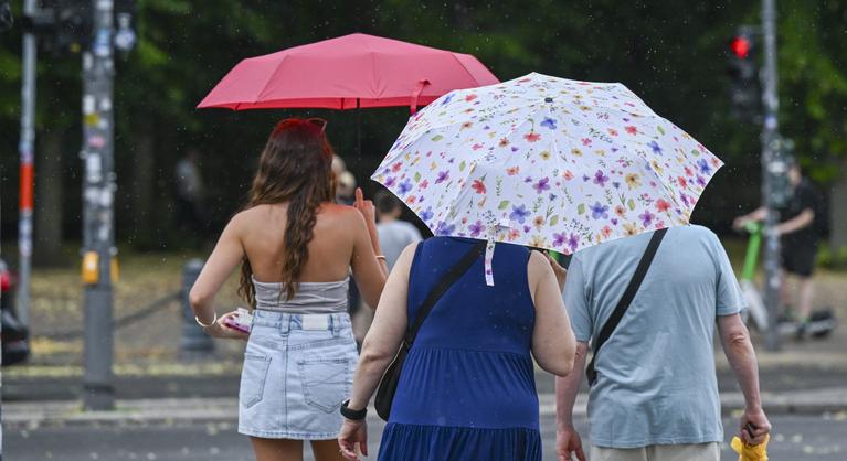 Záporok és zivatarok zavarhatják meg a napsütést, az ország nagy részére kiadták a figyelmeztetést