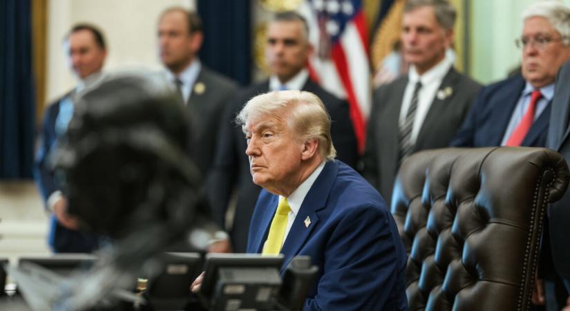 Egy egészen váratlan telefonhívás – Donald Trump volt az, majd botrány lett belőle
