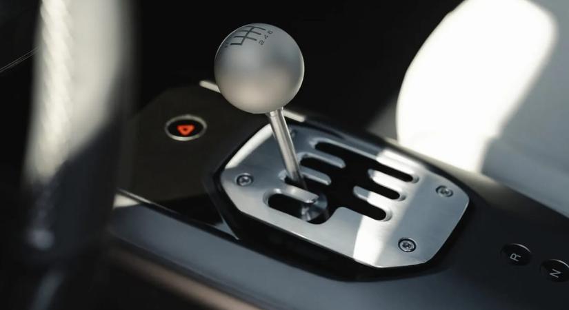 Kamu kézi váltót pakolt a Ferrari a szívó V12