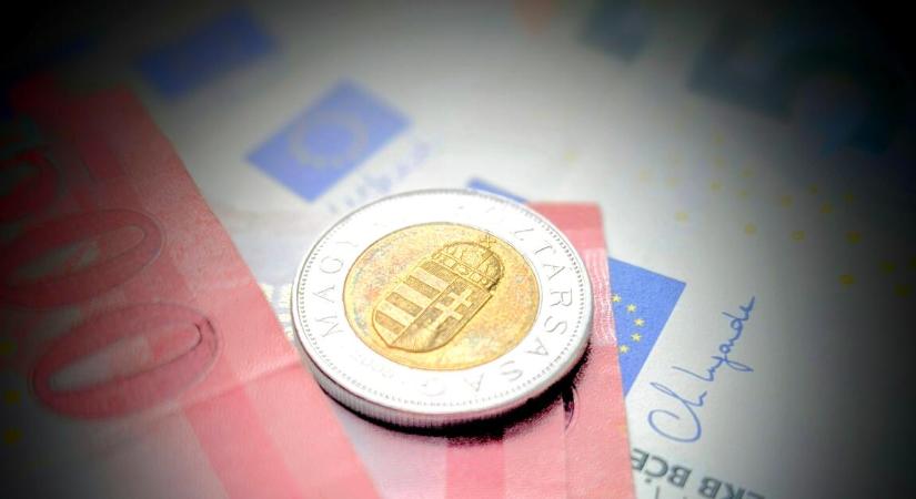 Valami nagyon ráijesztett a forintra – ennyiért adják