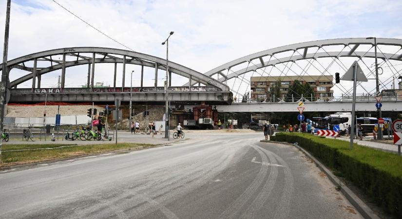Egy egész hidat vittek el Budapestről – képek