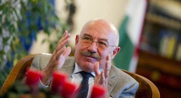 Martonyi ment, Lázár helyettese jött: nagy a mozgolódás Áder alapítványánál