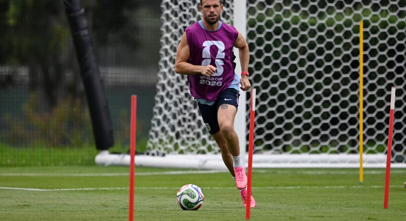 Sárga lapot kapott és súlyosan megsérült Jordan Henderson Mexikó ellen, pedig egy percet se játszott