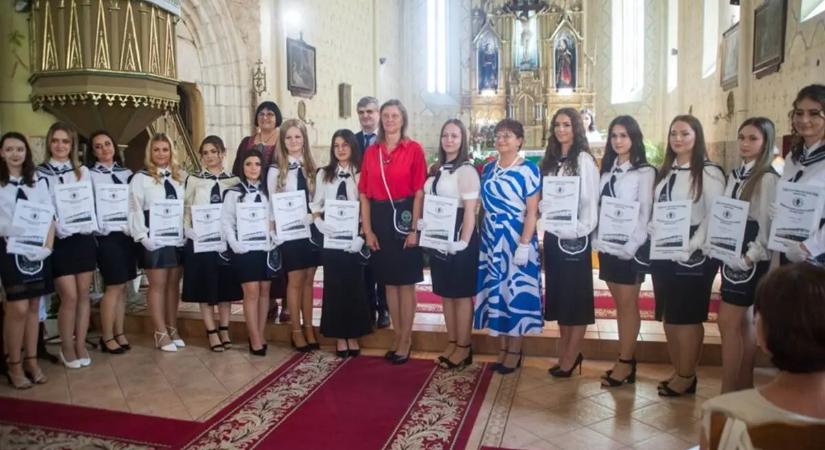 Diplomaátadó a Rákóczi Egyetem Felsőfokú Szakképzési Intézetében - Szakmai tudás, emberség, felelősség és hit