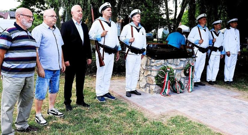 „A kötelesség előrébb való az életnél!” - Zalai haditengerészek emléktábla avatása (galéria)