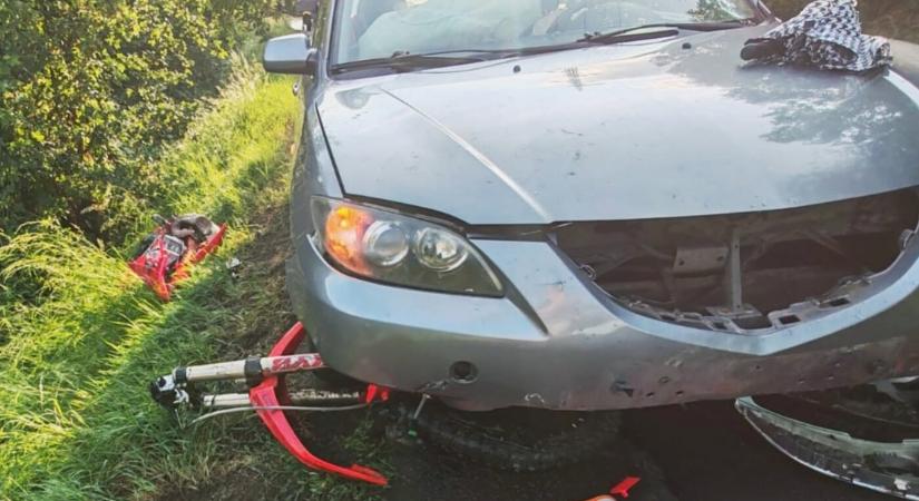 Tragédia: frontális ütközésben szörnyethalt a fiatal motoros