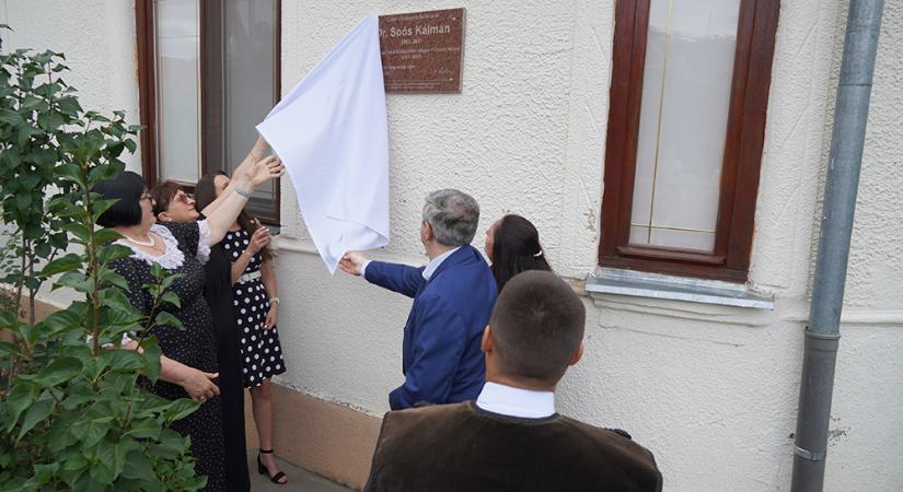 Emléktáblát avattak dr. Soós Kálmán tiszteletére halálának 15. évfordulóján