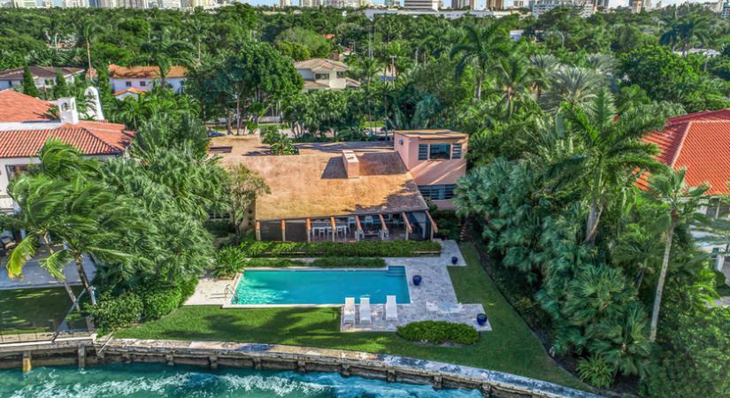 Pazar házat vásárolt Cindy Crawford és férje: fotókon a Miami Beach-i szerelmi fészek