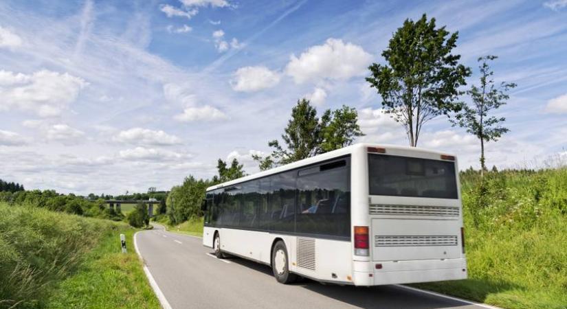 Döbbenetes dologra bukkantak egy külföldről érkező buszon a rendőrök: őrizetbe vették a sofőrt
