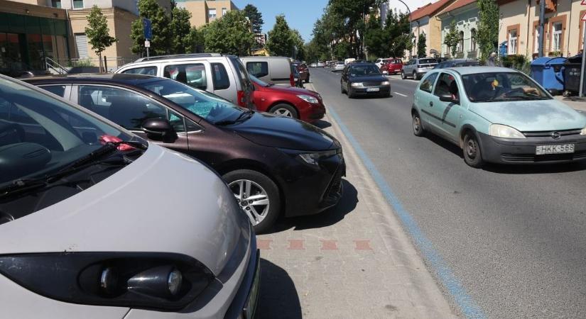 Hiába törölték el a mobilparkolás kényelmi díját, ismét pluszköltségekkel szembesülnek az autósok