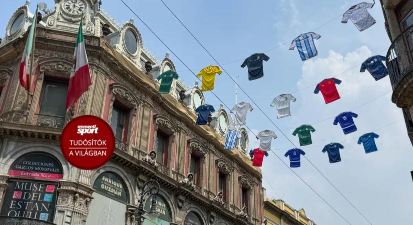 Meccsnézés a Zócalón a történelem díszletei között