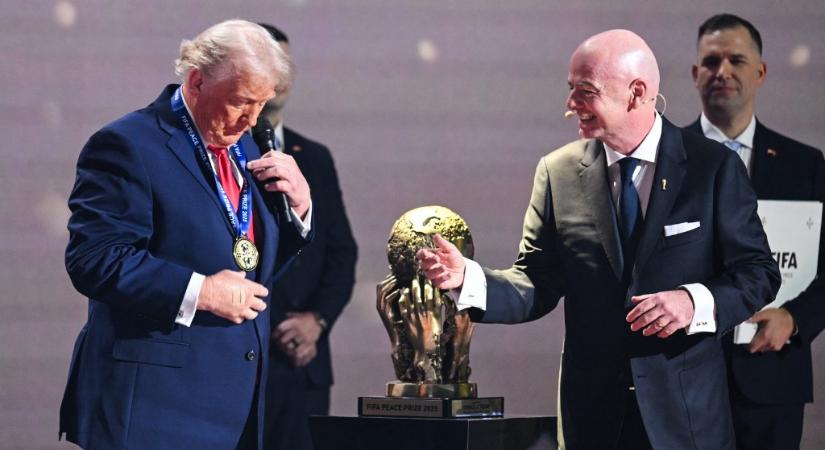 A világbajnokság botránya lett abból, hogy Trump közbenjárása után vonta vissza az amerikai csatár eltiltását a FIFA