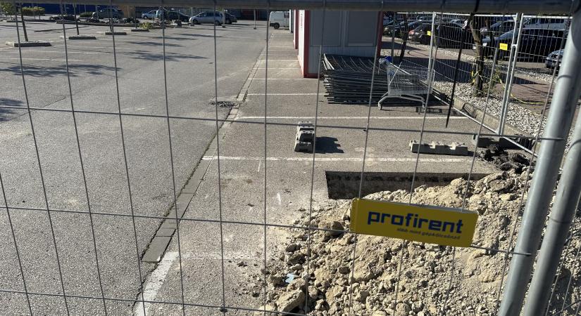 Ismét megkezdődött egy Tesla Supercharger építése Magyarországon