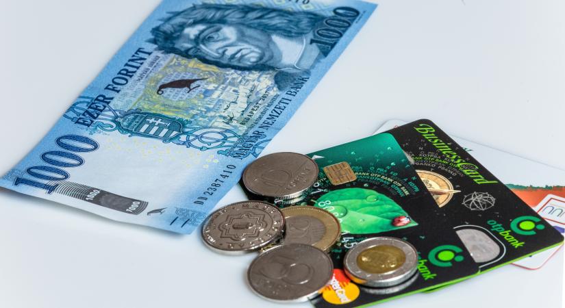 Nem csak megszokásból tartanak otthon készpénzt a magyarok: kiderült, miért félnek ennyire a bankoktól