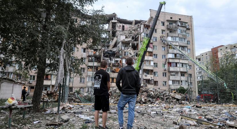 Legkevesebb 11 ember halt meg a Kijev elleni éjszakai támadásban, közelít az 50-hez a sebesültek száma