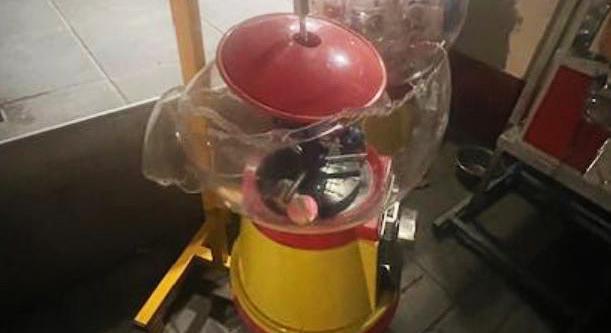 Szétverte a játékautomatát a részeg nő