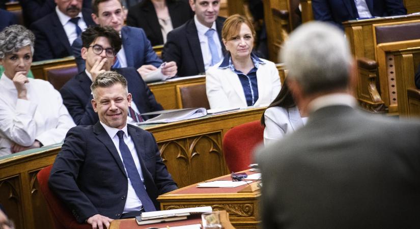 Itt akadálypálya a társadalmi részvétel kiépítése is, nem segít, hogy Magyar Péter hazugtrógerezik a parlamentben
