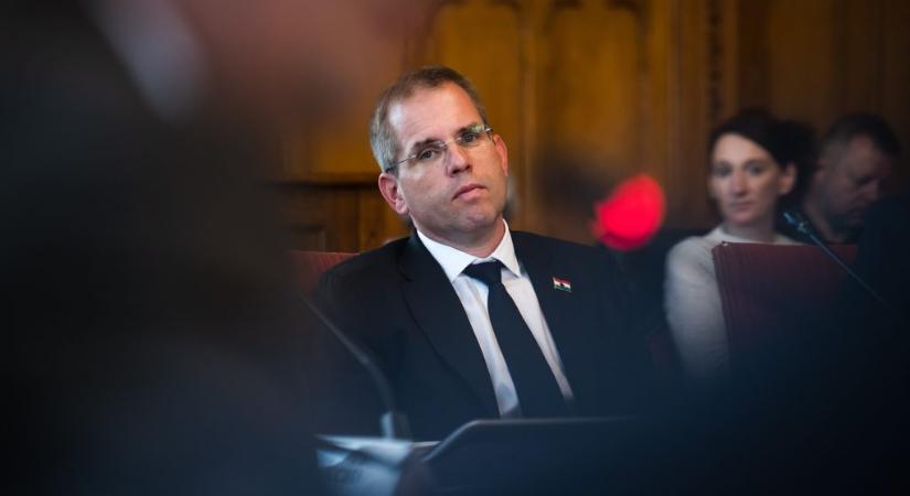 Ruff Bálint kezdeményezte, hogy sürgősen tárgyalják az Alaptörvény 17. módosítását
