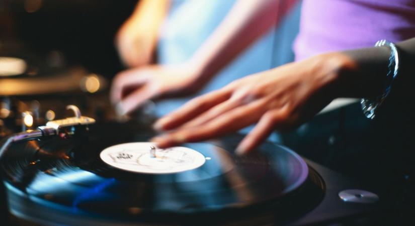 DJ vagy zenekar? Így változott meg az esküvők világa