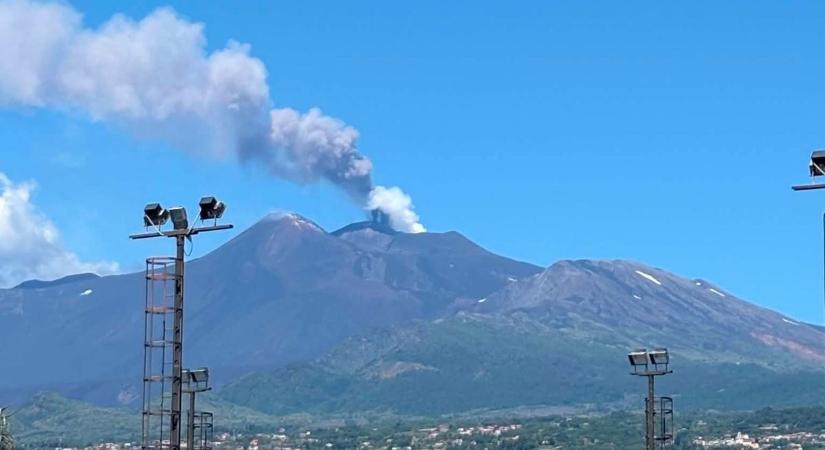Olvasónk akciós jeggyel indult Szicíliába, az Etna pedig külön műsort is szervezett (videó, galéria)