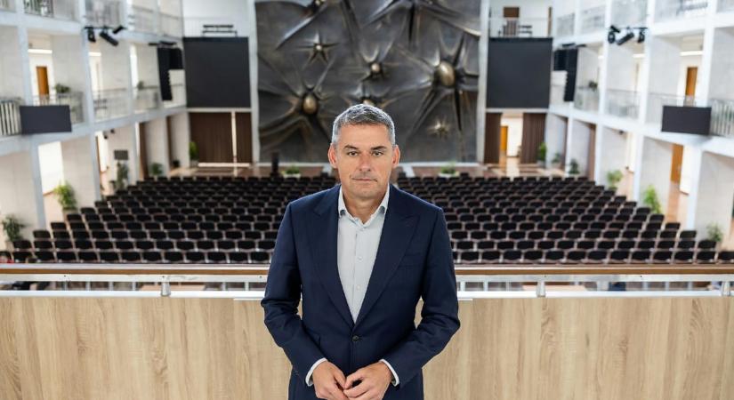 Az ember kapja a pofonokat, de egy idő után azért el is kezdi visszaadni – a MATE rektora maradna a kekvarendszerben