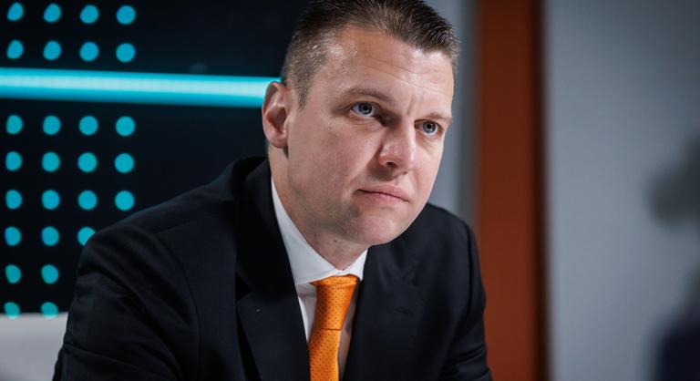 „Az erkölcsi, emberi hiteled előttem megszűnt” – Menczer Tamás nyílt levélben ment neki Vitézy Dávidnak