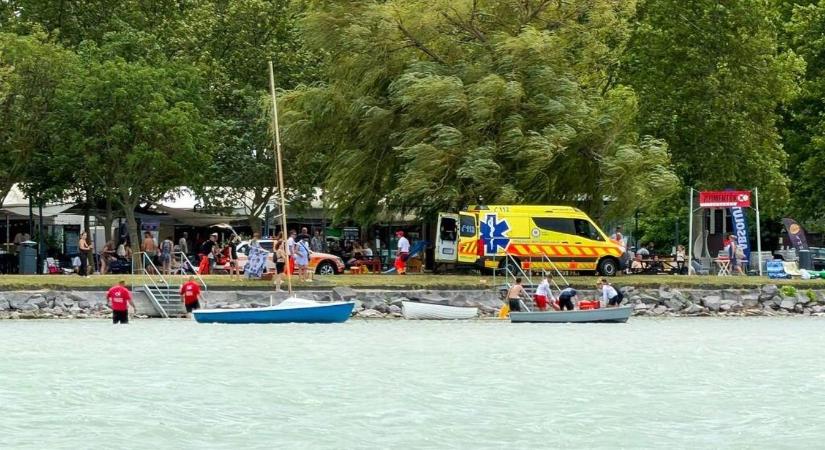 Újra kellett éleszteni egy strandolót a Balatonnál