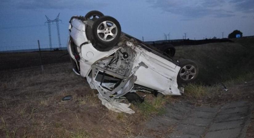Letért a lehajtóra, majd rémálommá vált az útja – súlyos baleset az M6-oson