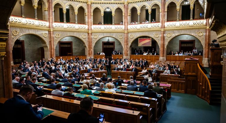 A választások óta először fordul elő, hogy nem Magyar Péterrel indul a parlament ülése - Az Országgyűlés ülése