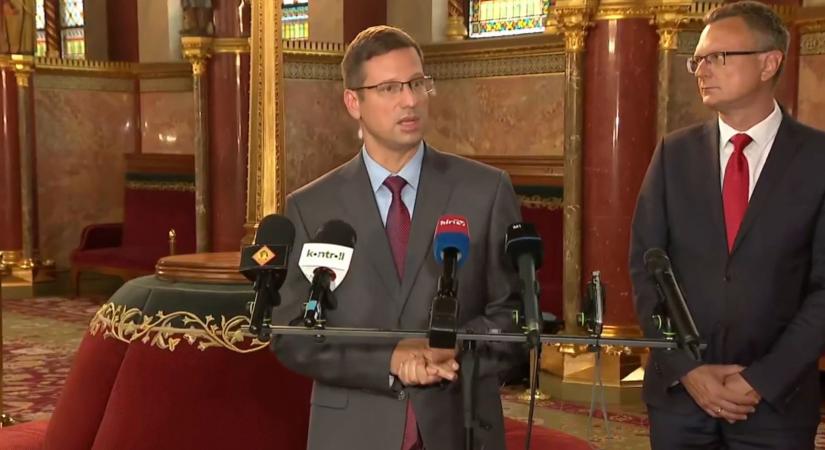 Tüntetést hirdetett a Sándor-palotához a Fidesz