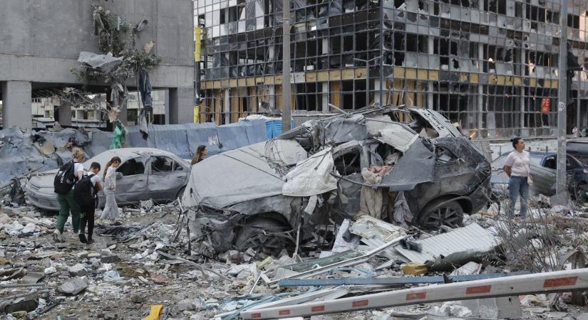 Heves támadást indítottak az oroszok Kijev ellen, legalább 12-en meghaltak a bombázásokban