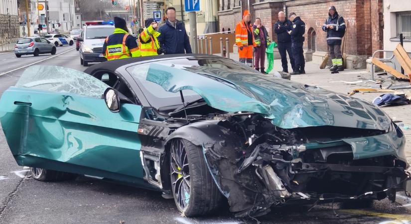 Bíróságon az Aston Martin-os gázoló: Nem emlékszik az ütközésre Cs. Dávid