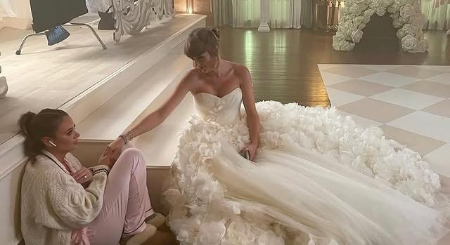 Ilyen volt Taylor Swifté is? Nézd meg a menyasszonyi ruhákat, amiket a Dior dizájnere tervezett!