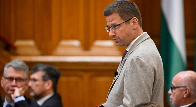 „Önkényuralmi törekvés” – Gulyás Gergelyék a Sándor-palota elé mennek
