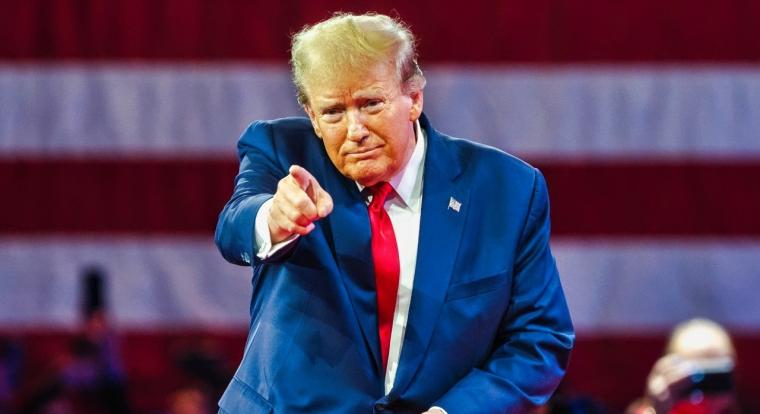 Közel 4 milliárd dollárt buktak Trump saját kriptóján