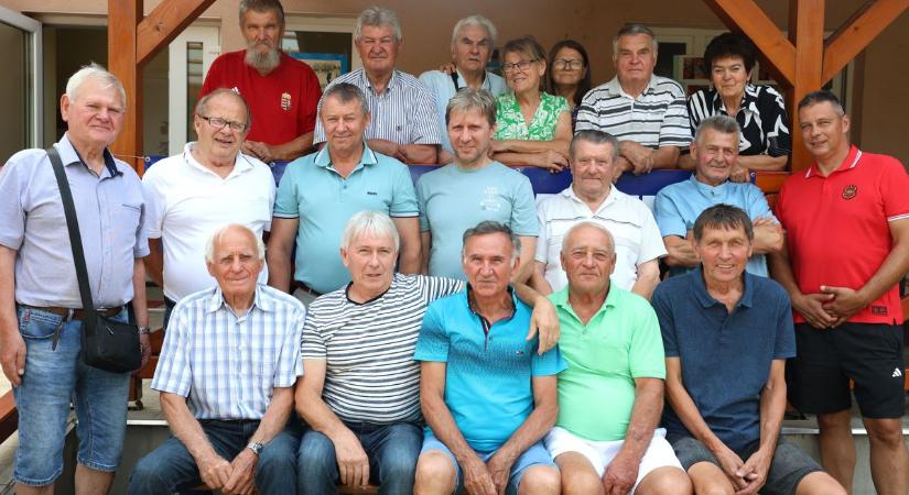 Nagyhalász ápolja a hagyományt: ismét találkoztak az öregfiúk (fotókkal, videókkal)