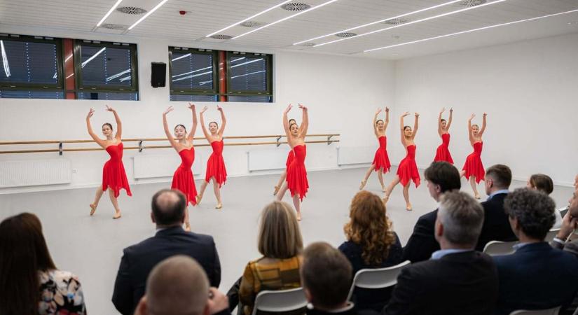 Hűtlen kezelés gyanújával nyomoznak a Magyar Táncművészeti Egyetem 120 millióval túlárazott új emelete ügyében