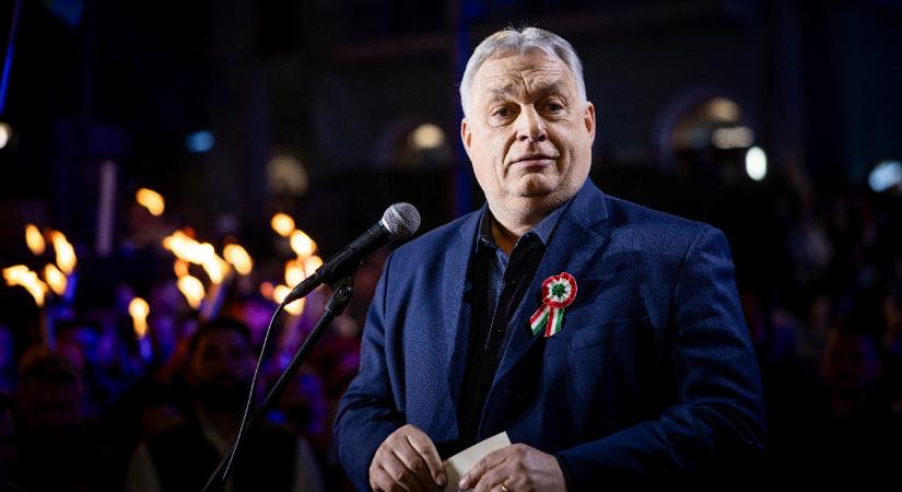 Tüntetés a Sándor-palota előtt – Orbán Viktor is megszólalt