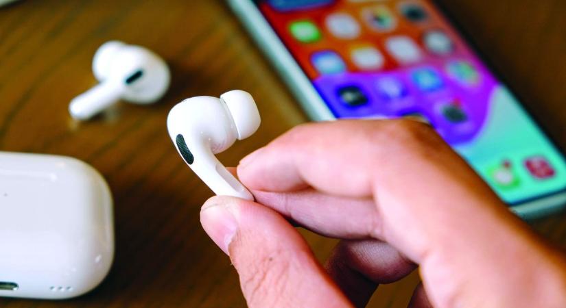 Megakaszthatta az Apple a kamerás AirPods Ultra fejlesztését