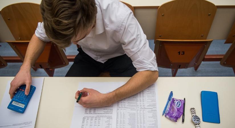Nem lehet többé szubjektíven osztályozni a romániai iskolákban: így számolnák fel a szimpátia- és büntetőjegyeket