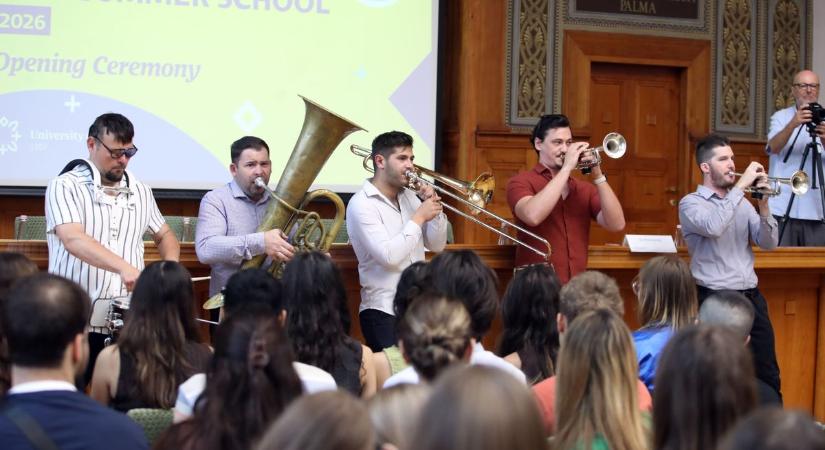 Meglepetéskoncerttel indult a Pécs Summer School – 40 országból érkeztek hallgatók (GALÉRIA  VIDEÓ)