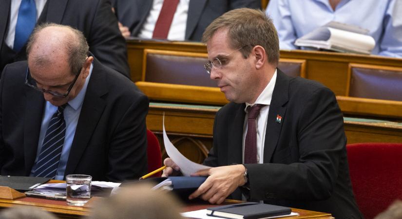 Ruff Bálint aláírta: megszűnik az MCC alapítványa