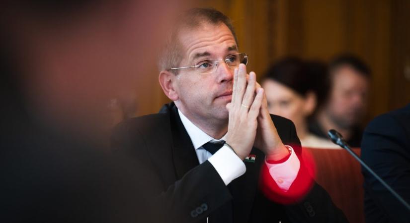 Ruff Bálint aláírta az MCC Alapítvány megszüntetését